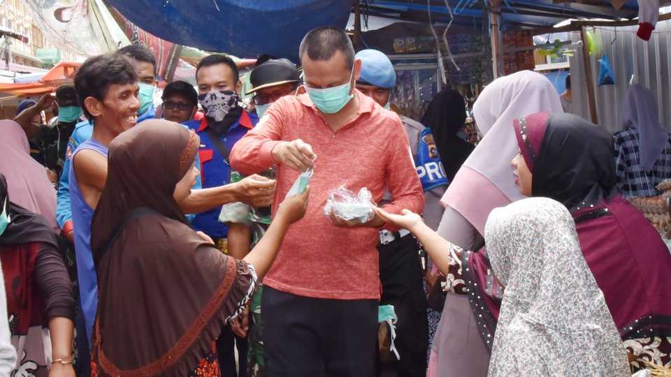 Genius Umar “Diserbu” Pedagang Pasar Pariaman