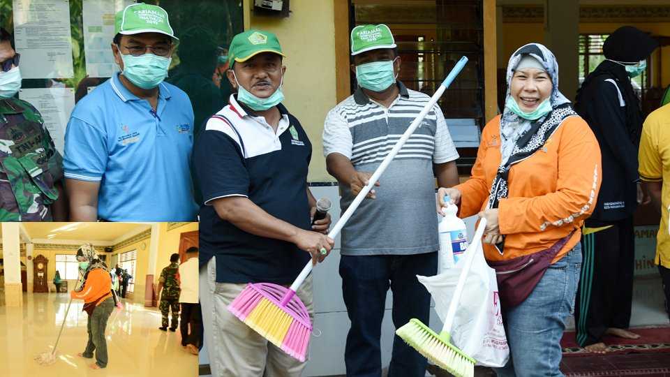 Turut serta Thaharah Mesjid, Ketua DPRD Kota Pariaman Fitri Nora beri bantuan