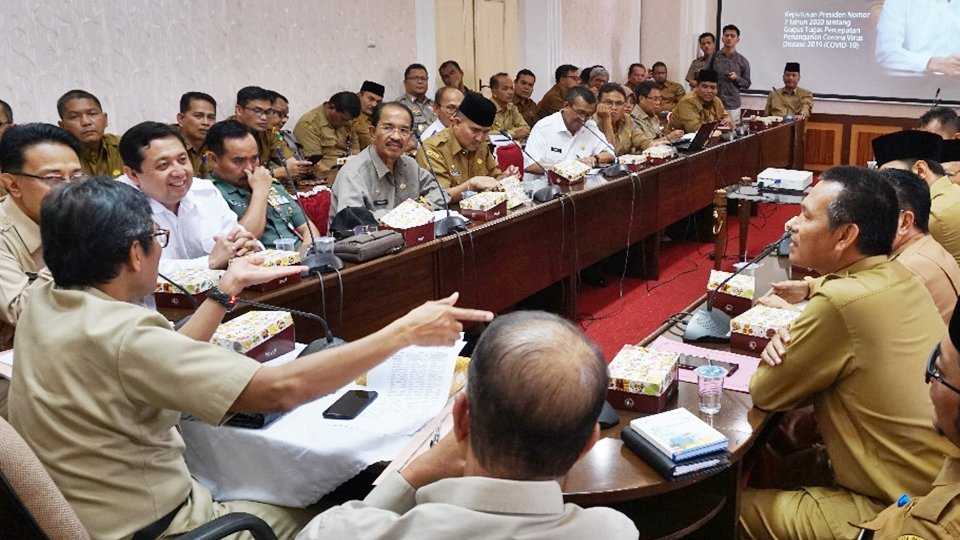 Bupati/Walikota se-Sumbar Rapat Bersama Gubernur Tanggap Virus Covid-19