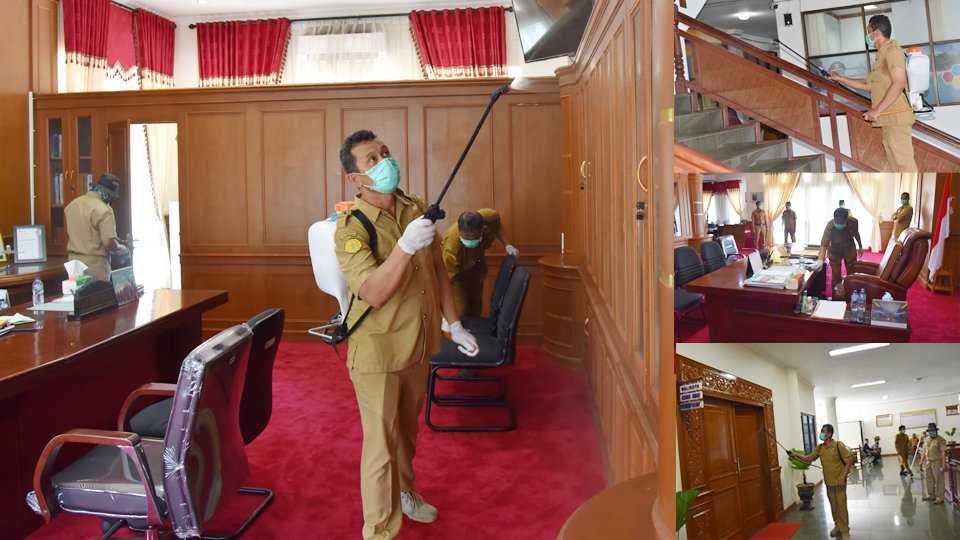 Cegah penyebaran virus corona, Pemko Pariaman lakukan penyemprotan desinfektan