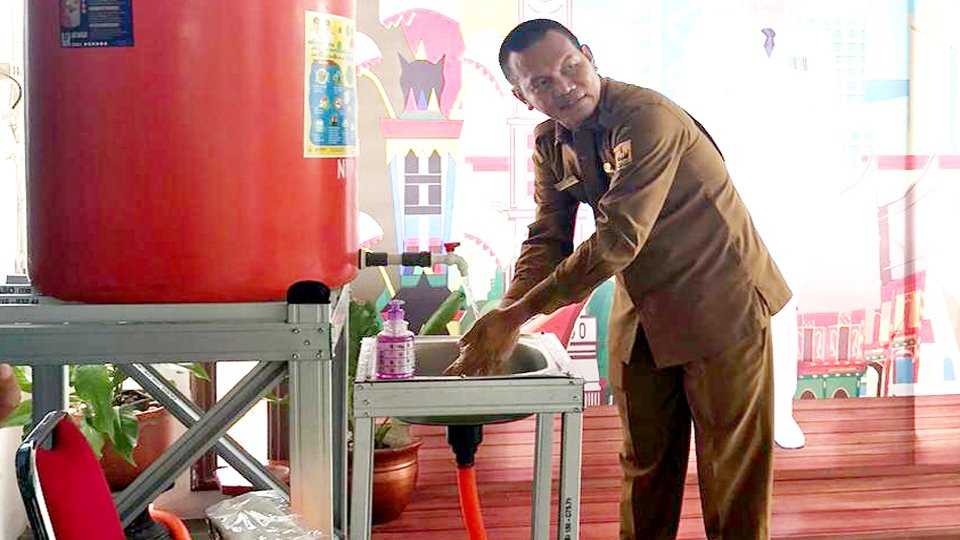 Pemko Pariaman Sediakan Bak Air dan Sabun Pencuci Tangan Bagi ASN di Balaikota Pariaman