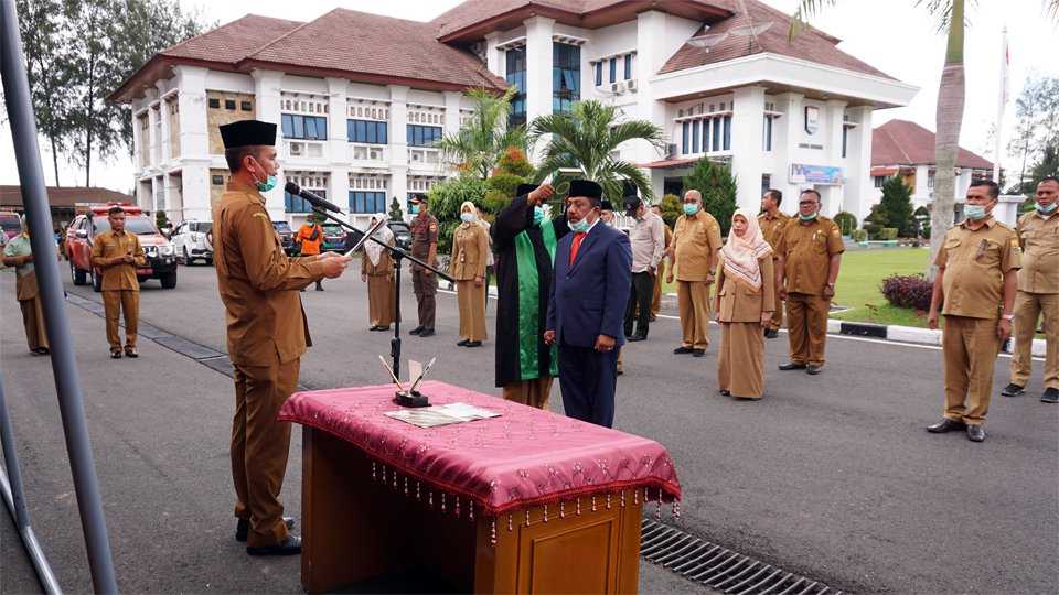 Walikota Pariaman Lantik Pj Sekda Kota Pariaman di Depan Posko Penanganan Covid-19