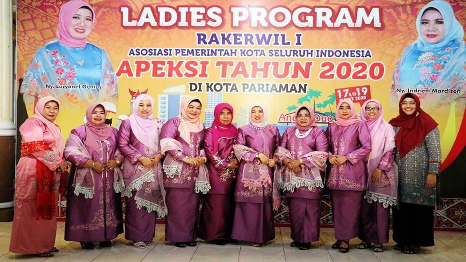 Para Istri Walikota Peserta Rakerwil Apeksi Di Kota Pariaman Siap kerja Bantu Suami